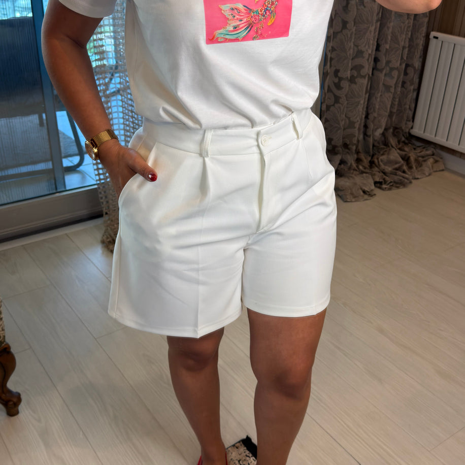 MNG Beyaz Kemerli Pileli Şort