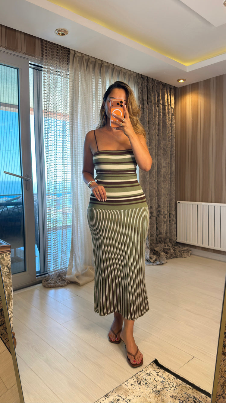 Çizgi Desenli Askılı Triko Midi Elbise